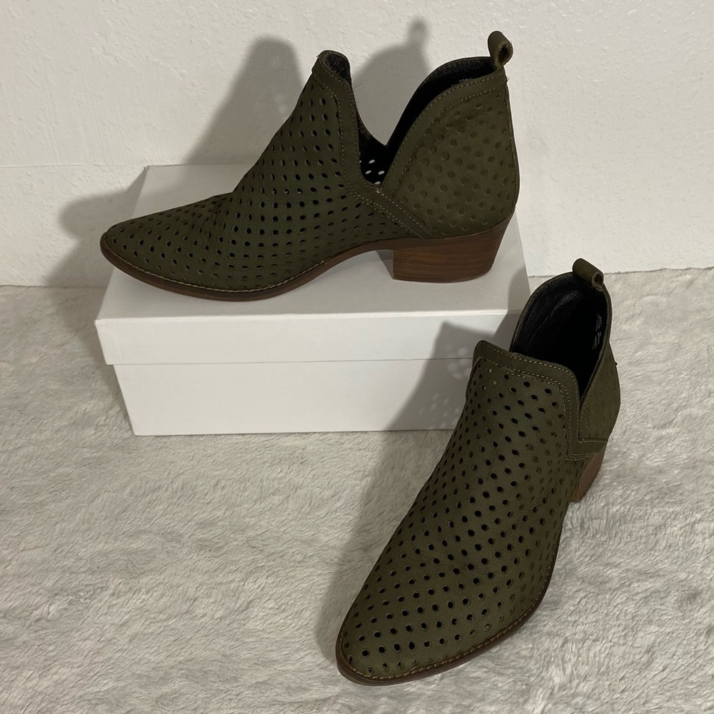 Steve Madden Anney Green Leather Perforated Booties Women’s Size 8M